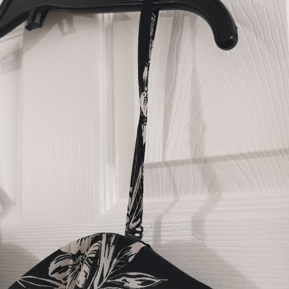 Black cocktail dress. Le Chateau, size M. - Picture 4 of 5